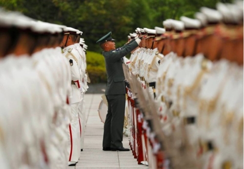 Nhật Bản sửa đổi quy định về tóc đối với quân nhân để thu hút nhân sự